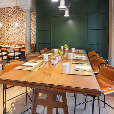 ホテル ユーロスターズ ブティック 4*